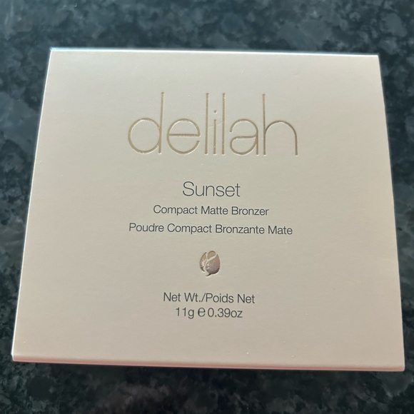 Delilah Sunset Compact Matte Bronzer-light medium - Picture 1 of 5